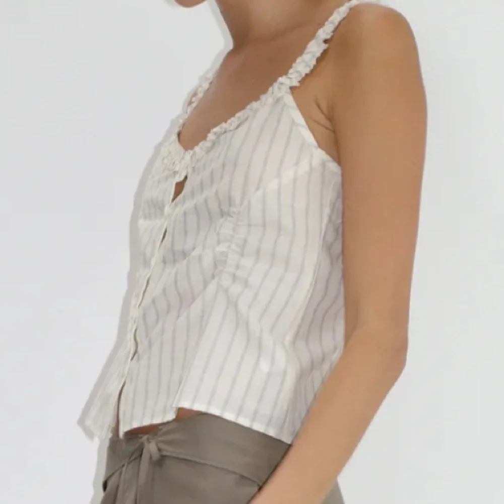 Deiji Studios Ruffle Button top - Picture 2 of 6